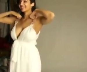sexy Desi model ups nipples..