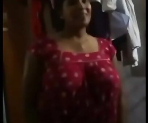 Desi aunty huge boobs in nighty..