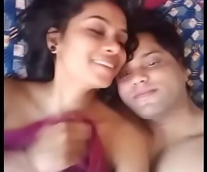 Sexy Indian GF Exposing Her..